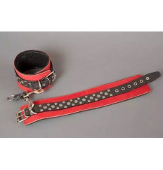 Красно-чёрные узкие поножи с клёпками Красно-чёрные узкие поножи с клёпками