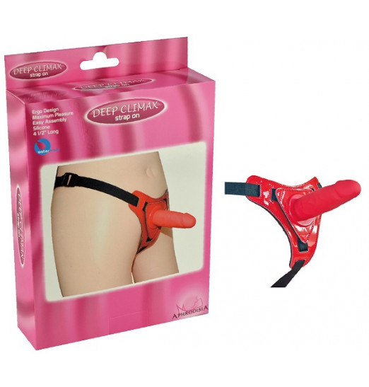 Красный страпон на лакированных трусиках - 12 см.