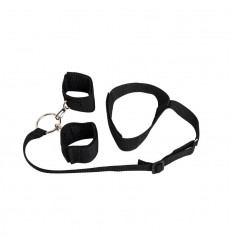 Черный ошейник с длинной лентой и отстегивающимися наручниками