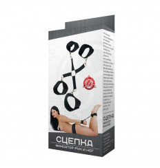 Черная сцепка-фиксатор  рук и ног на карабинах