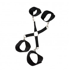 Черная сцепка-фиксатор  рук и ног на карабинах