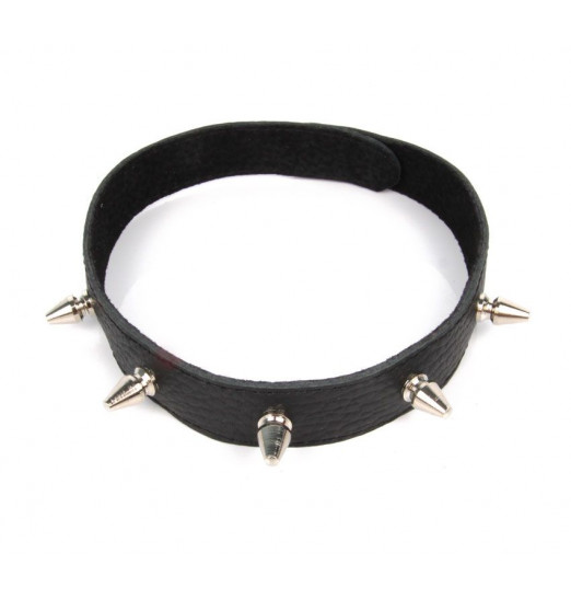 Черный ошейник на липучке с металлическими шипами