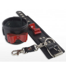 Черные наручники с красными лаковыми бантами