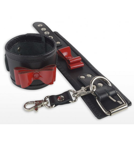 Черные наручники с красными лаковыми бантами