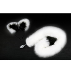 Серебристая анальная пробка с бело-черным хвостиком и ободком-ушками