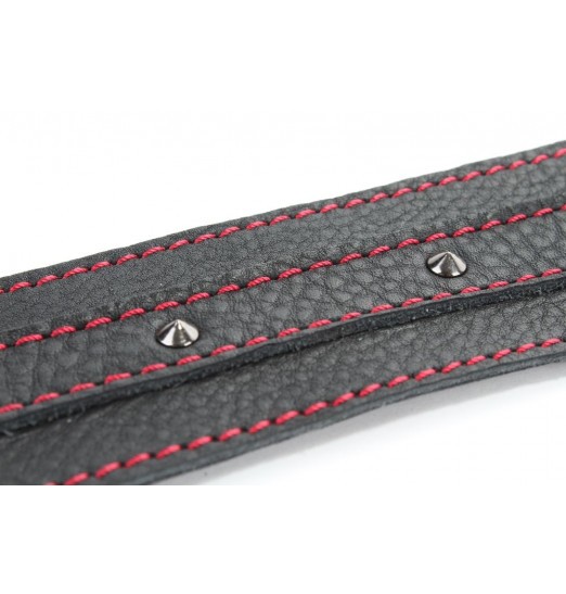 Черный ошейник из натуральной кожи с шипами и D-колечком Черный ошейник из натуральной кожи с шипами и D-колечком