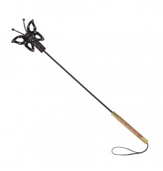 Стек с фигурным окончанием в виде бабочки из чёрной лаковой кожи - 78 см.