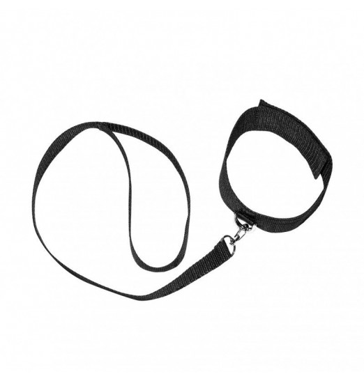 Черный ошейник с отстегивающимся поводком на карабине