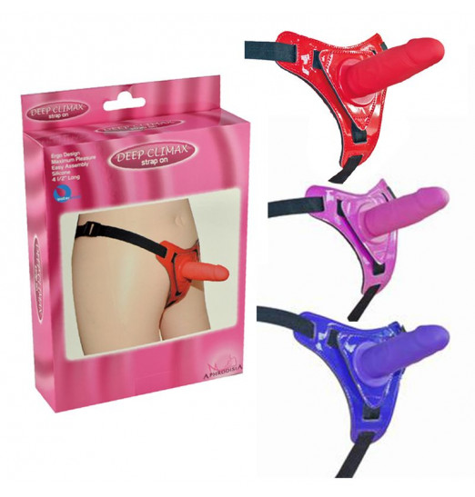 Розовый страпон на лакированных трусиках - 12 см.