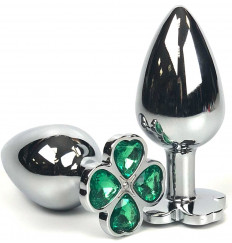 Серебристая анальная втулка с клевером из зеленых кристаллов - 8 см. Серебристая анальная втулка с клевером из зеленых кристаллов - 8 см.