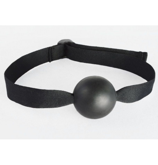 Черный кляп-шар на ремешках с пряжками