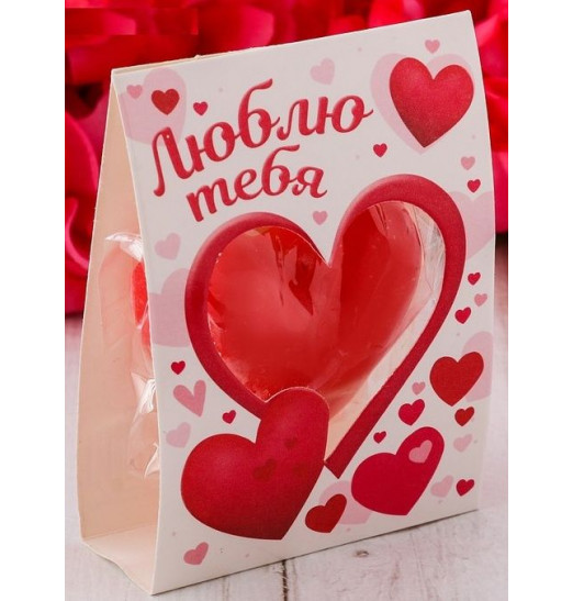 Красная романтичная свеча-сердце  Люблю