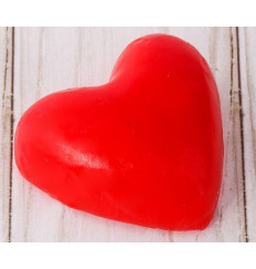 Красная романтичная свеча-сердце  Люблю