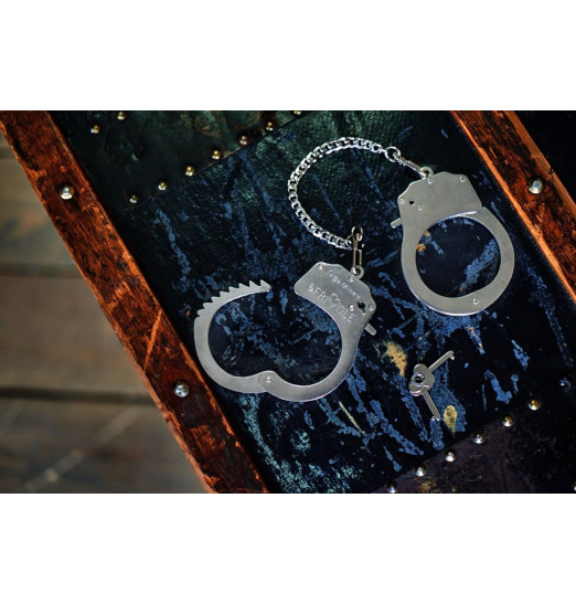 Металлические наручники Be Mine с парой ключей