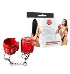 Красные наручники с сердечками на цепочке