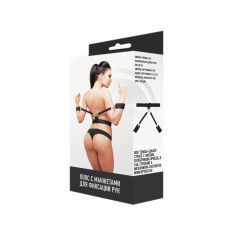 Черный пояс с манжетами для фиксации рук