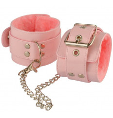 Нежно-розовые лаковые оковы с меховой отделкой
