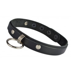 Черный кожаный чокер с подвесным колечком и заклепками
