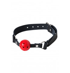 Красный кляп-шарик на черном регулируемом ремешке