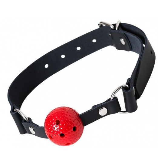 Красный кляп-шарик на черном регулируемом ремешке