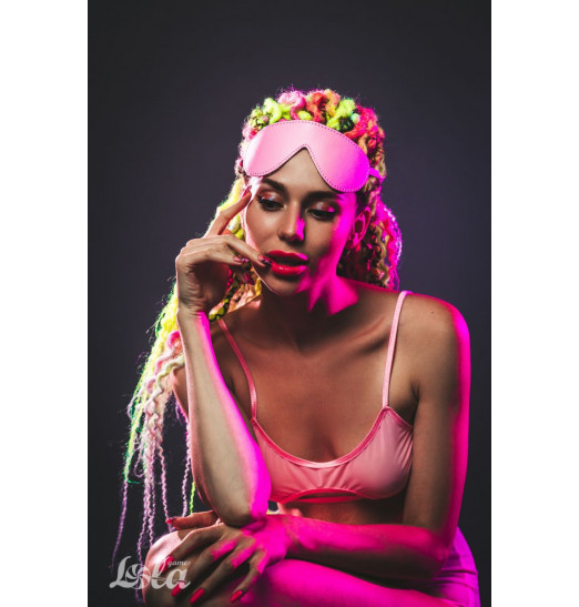 Розовая маска Shy