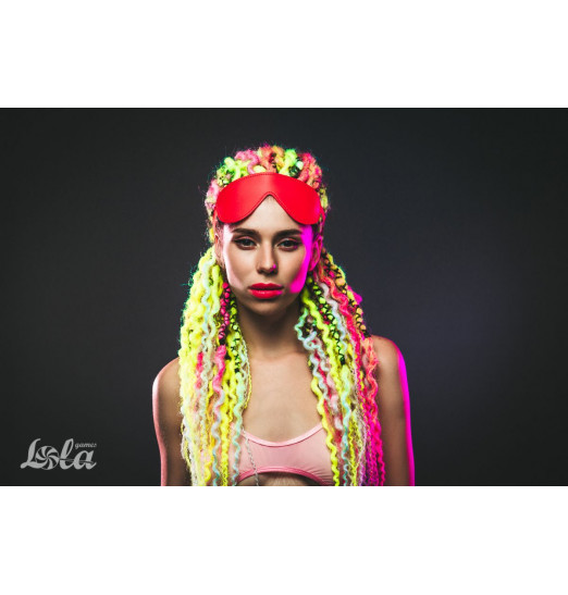 Красная маска Shy