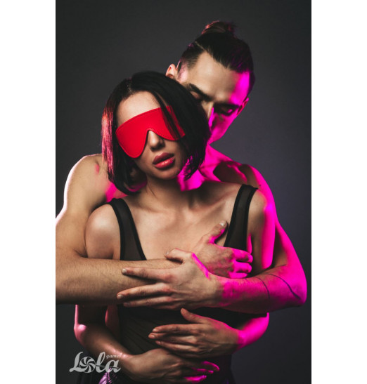 Красная маска Shy