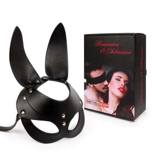 Черная маска с удлиненными ушками и заклепками