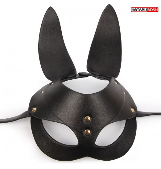 Черная маска с удлиненными ушками и заклепками