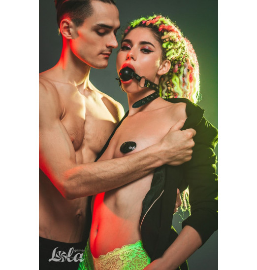 Черный кляп-шарик Bare с шипами