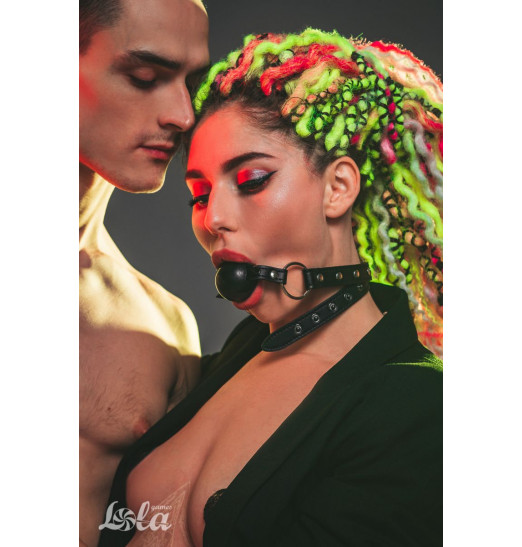 Черный кляп-шарик Bare с шипами