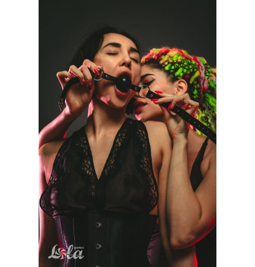 Черный гладкий кляп-шарик Crave