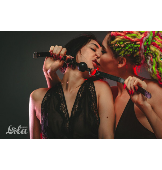 Черный гладкий кляп-шарик Crave