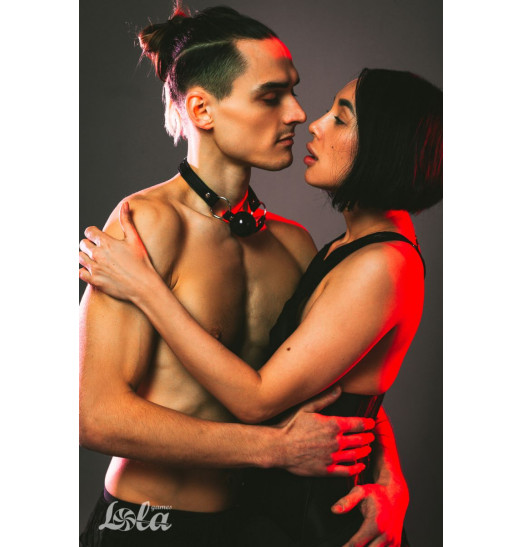 Черный гладкий кляп-шарик Crave