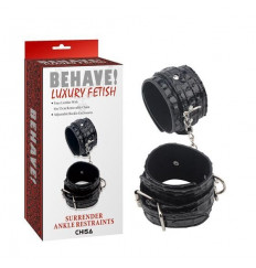 Черные оковы на карабине Surrender Ankle Restraints