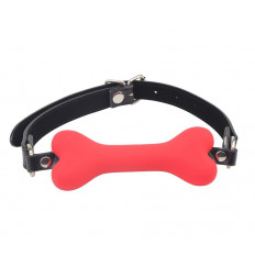 Красный силиконовый кляп-косточка на черном ремешке Doggie Bone Bit Gag