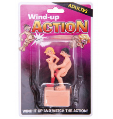 Заводной сувенирчик в виде влюбленной парочки