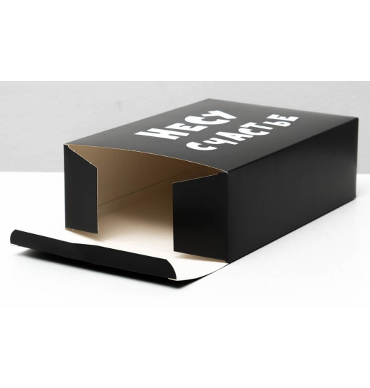 Складная коробка Несу счастье - 16 х 23 см. Складная коробка Несу счастье - 16 х 23 см.