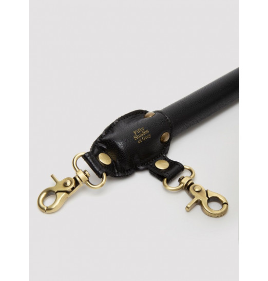 Черная распорка для ног Bound to You Faux Leather Spreader Bar - 50,8 см.