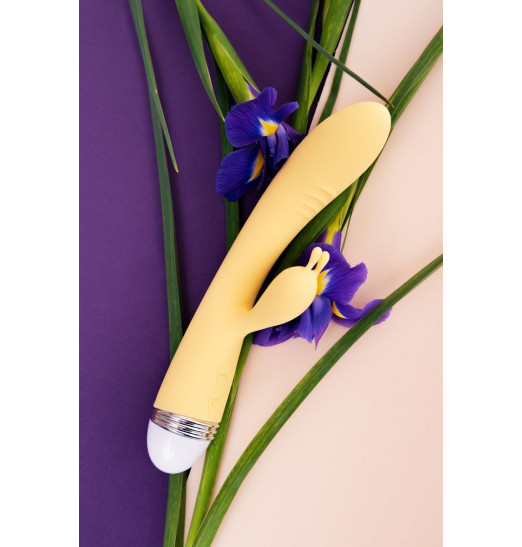 Желтый вибратор-кролик Aster - 22 см. Желтый вибратор-кролик Aster - 22 см.