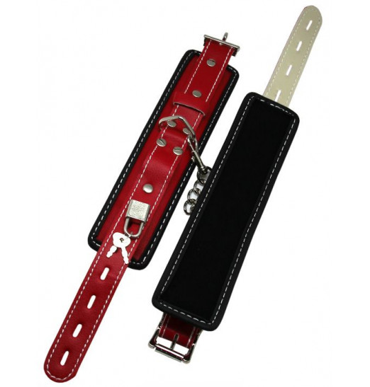 Красно-черные регулируемые наручники с фиксацией на карабинах Красно-черные регулируемые наручники с фиксацией на карабинах