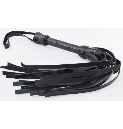 Небольшая чёрная лаковая плеть - 40 см.