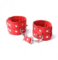 Красные кожаные наручники с велюровой подкладкой Красные кожаные наручники с велюровой подкладкой