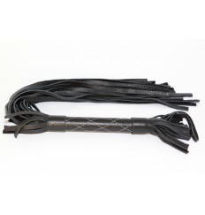 Чёрная многохвостая плетка с белыми простроченными ромбами - 45 см.