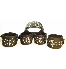 Комплект кожаных БДСМ-аксессуаров с клёпками