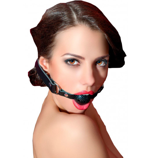 Чёрный пластиковый кляп-шар на кожаных ремешках