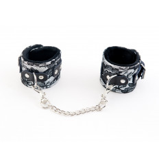 Кружевные серебристые наручники