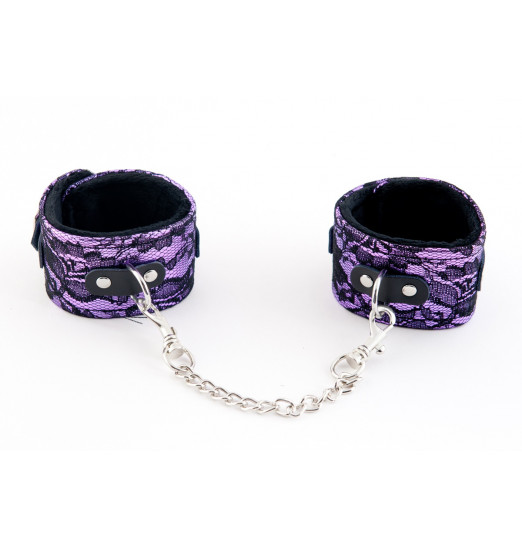 Пурпурные кружевные поножи