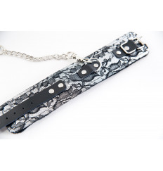 Серебристые кружевные поножи