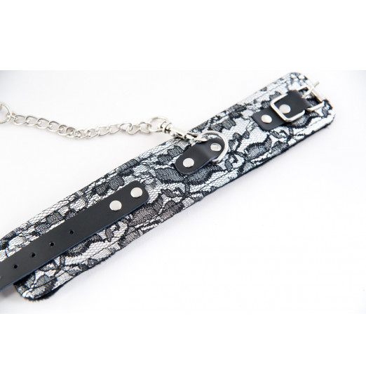 Серебристые кружевные поножи